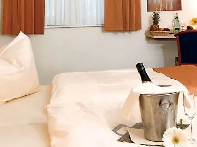 Hotel Xtra Gleis 3*